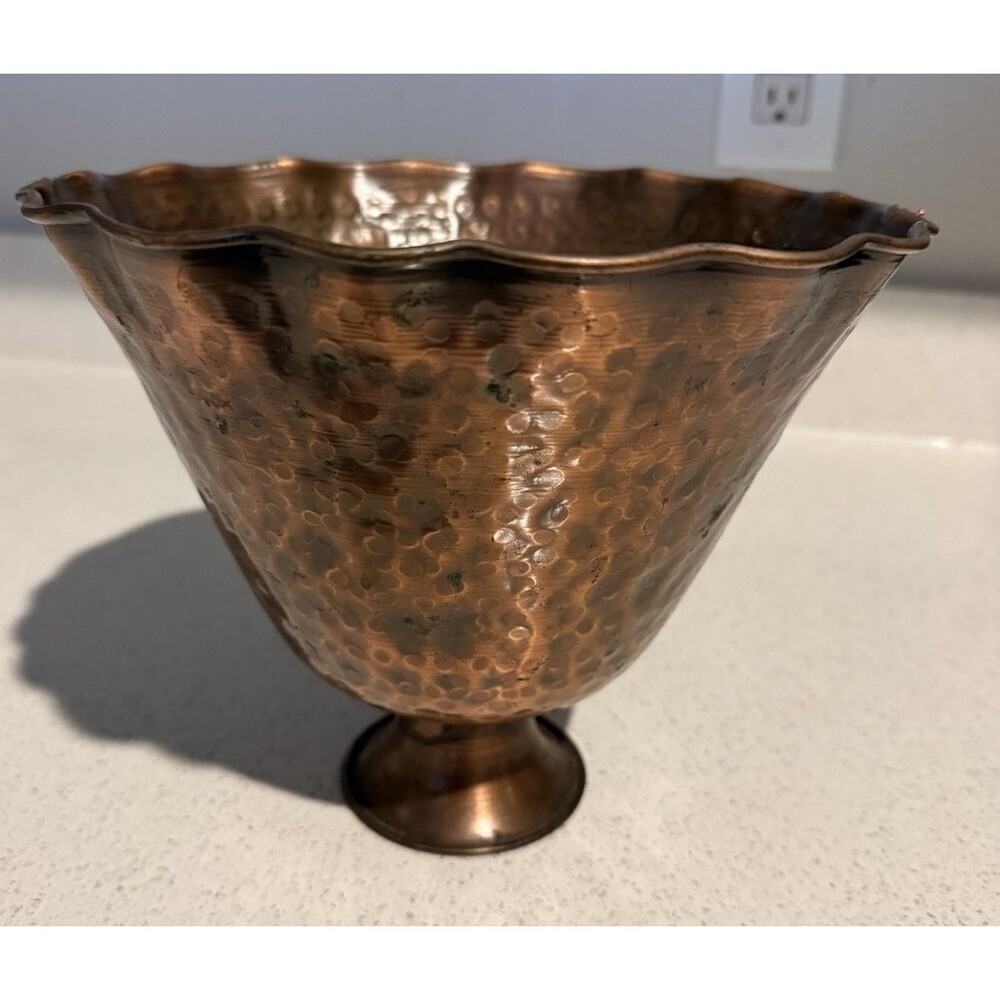 Vintage 1960's Gregorian hammered copper Planter Decorative Fireside Coal Scut